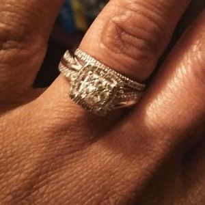 Meet your Posher, Rayven